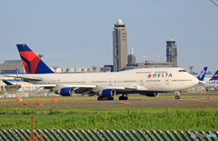 「スカイ」 DELTA 747-400 N668US 出発