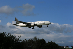 「青が好き」UNITED スタアラ N794UA Landing