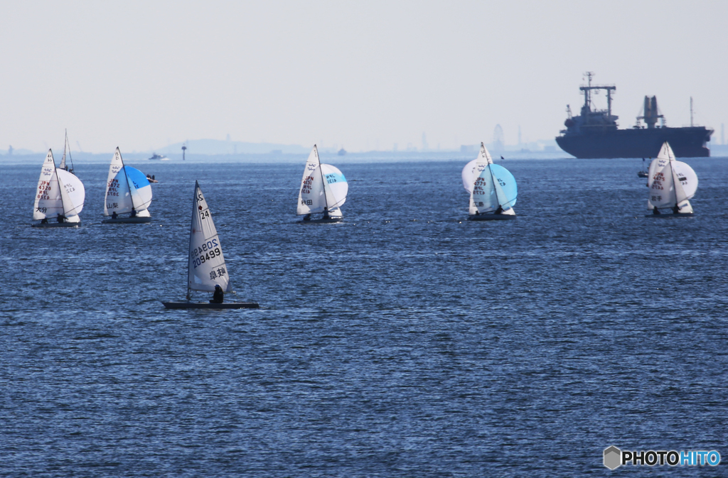 「蒼空」　船とヨットセーリング大会の風景