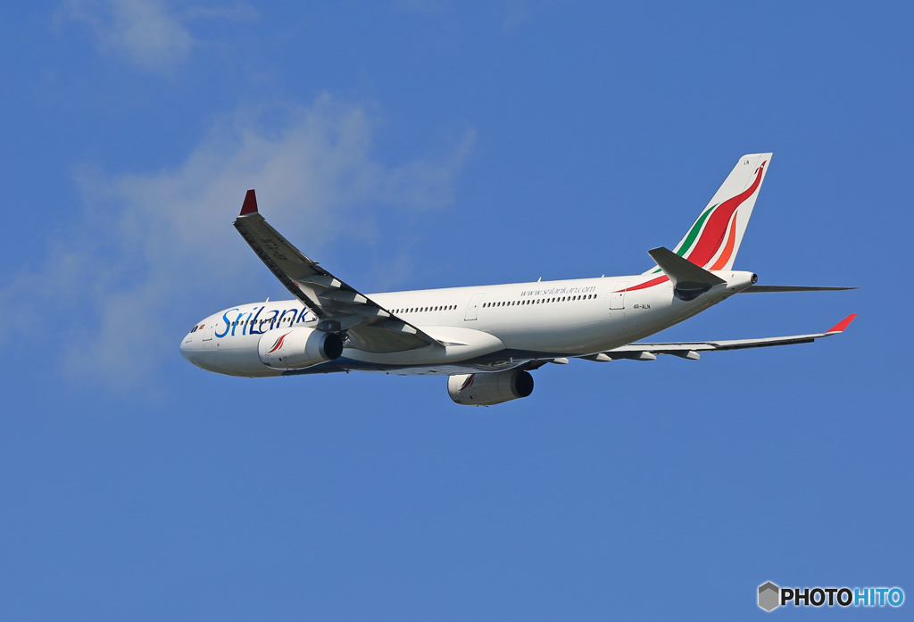 「青が好き」 SriLankan A330-343 4R-ALN 離陸 です
