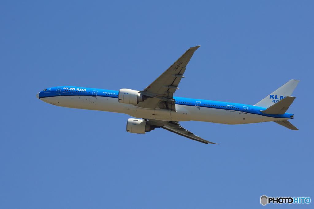 「SKY」 KLM 777-306 PH-BVC 離陸です
