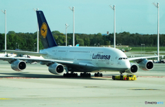 ミュンヘン国際空港   ☮Lufthansa A380-800 到着です ✈