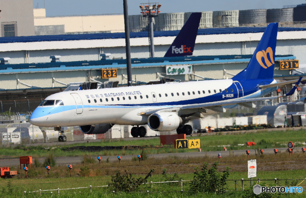 「すかい」 マンダリン航空 ERJ-190 B-16828 飛ぶ