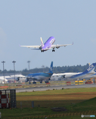 「青い日」 FDA ERJ-175 JA06FJ 飛び立ち