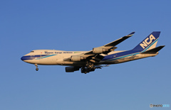 「空色」 NCA 747-400 JA08KZ 着地前 