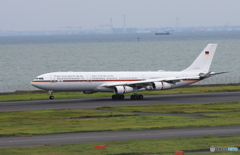 ☮A340 LUFTWAFFE  ドイツ空軍機 珍しい飛行機ですね✈