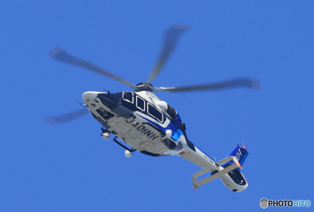 「空色」報道ヘリ飛来する