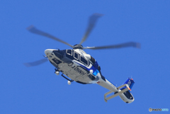 「空色」報道ヘリ飛来する