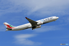  「晴れ」 SriLankan A330-343 4R-ALP離陸