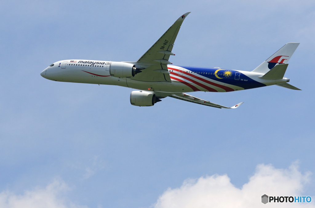 ☀「青い空」が一番 Malaysia A350-941 9M-MAF飛ぶ