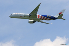 ☀「青い空」が一番 Malaysia A350-941 9M-MAF飛ぶ