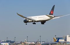 「青色」 AIR CANADA 787-9 C-FRSR Landing