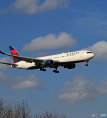 「ブルー」  DELTA 767  到着です