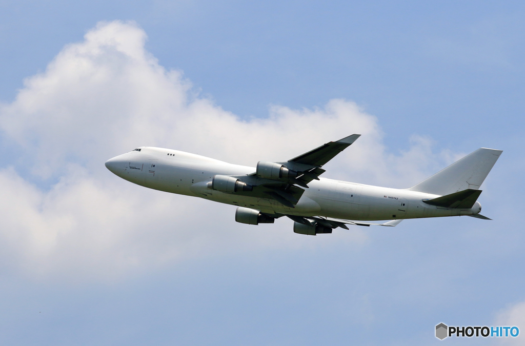 「青が大好き」 ATLAS ホワイト 747-400 N404KZ 飛び立ちです