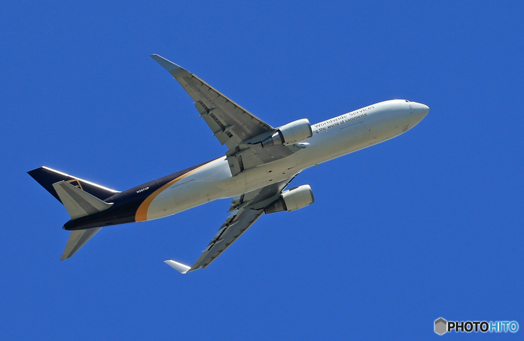 「Blue」 UPS 767 N357UP Takeoff  