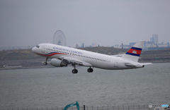 「曇り」カンボジア機　Takeoff  珍しい飛行機ですね！