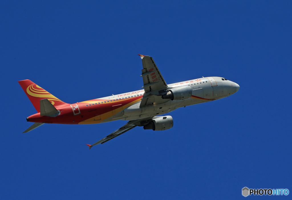 「青が大好き」香港航空 A320-214 B-LPI 出発