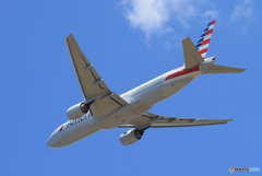 「真青の空」American 777-200 N792AN 離陸