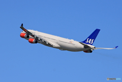 「空色」  SAS A340-313 OY-KBA Takeoff