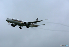 「☁」Singapore 777-312 9V-SWT到着 