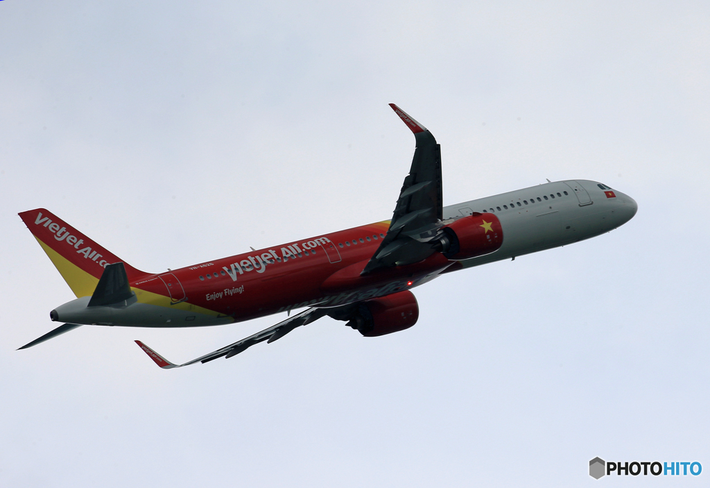 「青の空」Vietjet A321-271N VN-A626  Takeoff