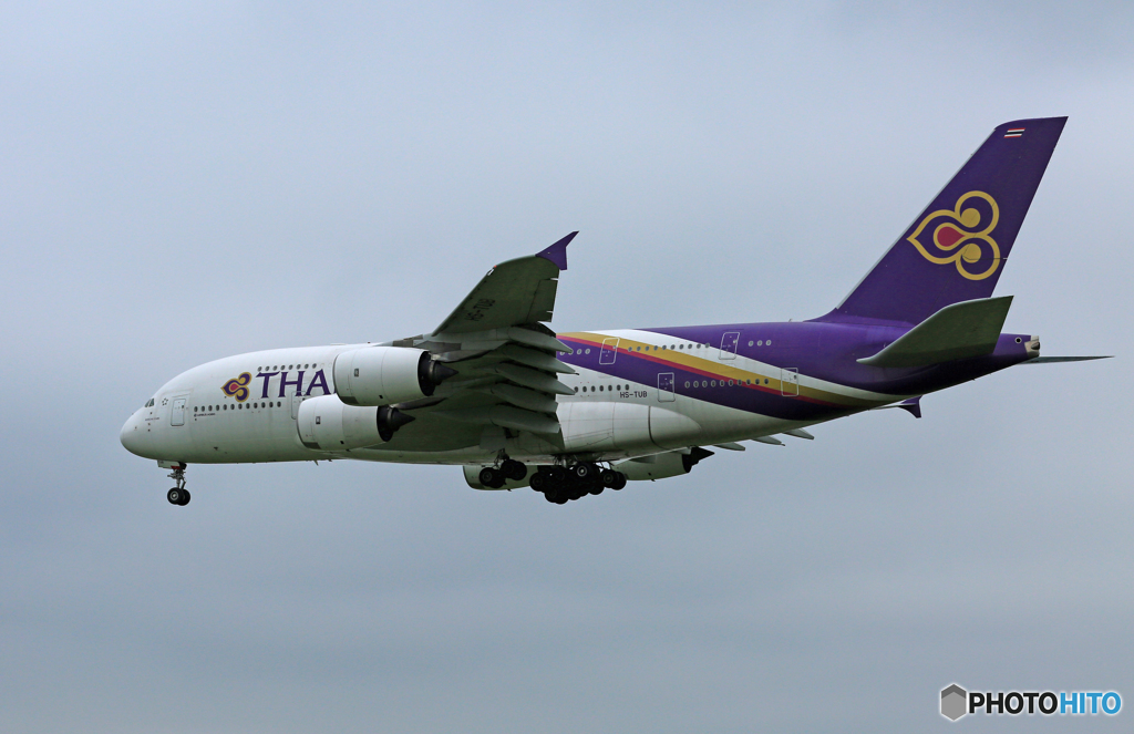 「曇り」 Thai A380-841 HS-TUB着陸です 