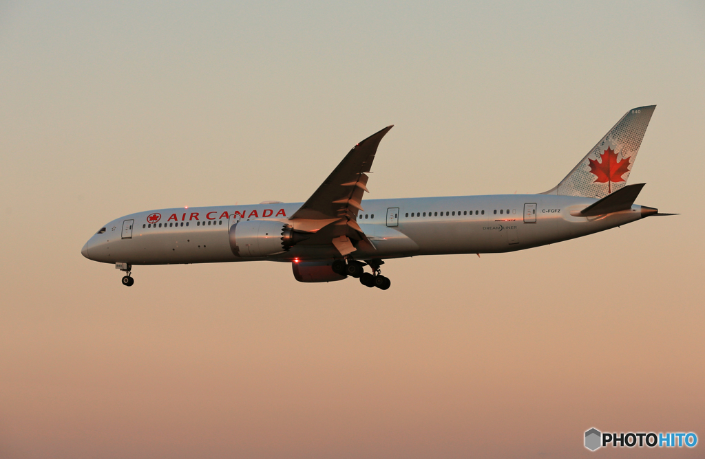 「Blue」 AIR CANADA 787-9 C-FGFZ着陸します