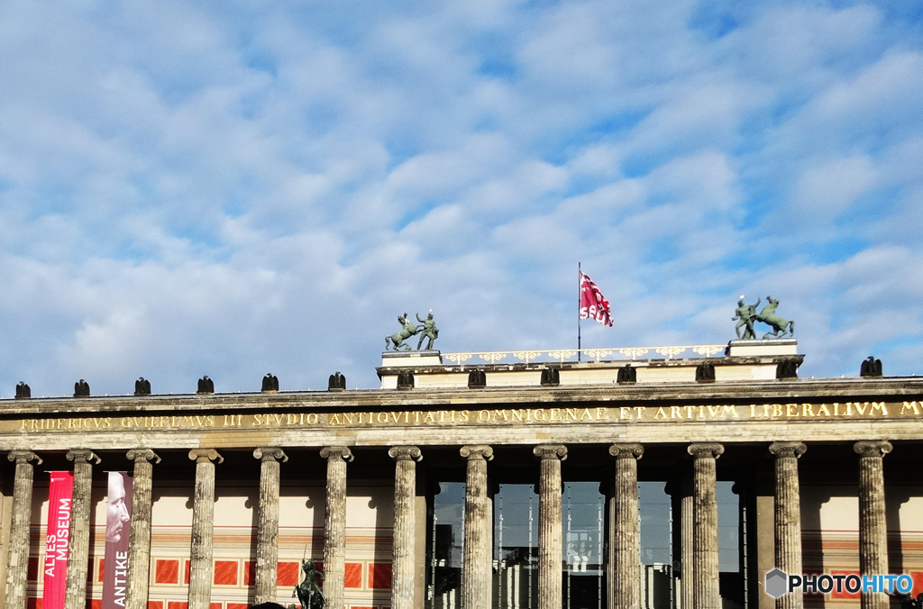 ベルリン（１０２５）ミュージアムと青い空