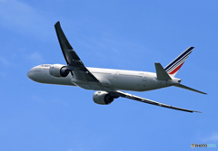 ☁「雲」AIR FRANCE 777-328 F-GSQH  離陸です