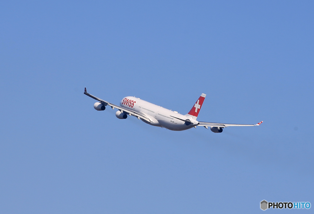 「青い日」SWISS A340-313 HB-JMC出発 