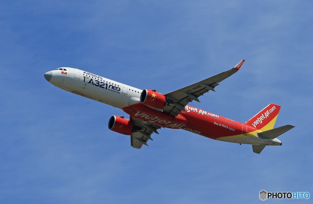 「ブルー」 VietJet A321-271N VN-A646 飛ぶ