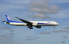 「良い天気」　ANA 777-381 JA781A 着地前