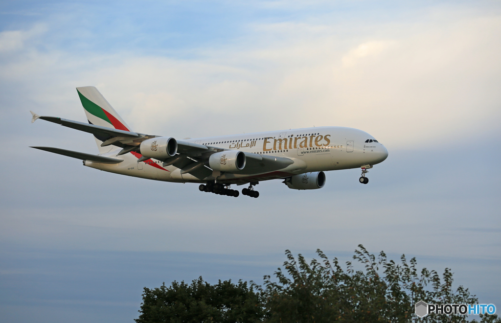 「青い空」が一番エミレーツ航空A380-861 A6-EUH着陸