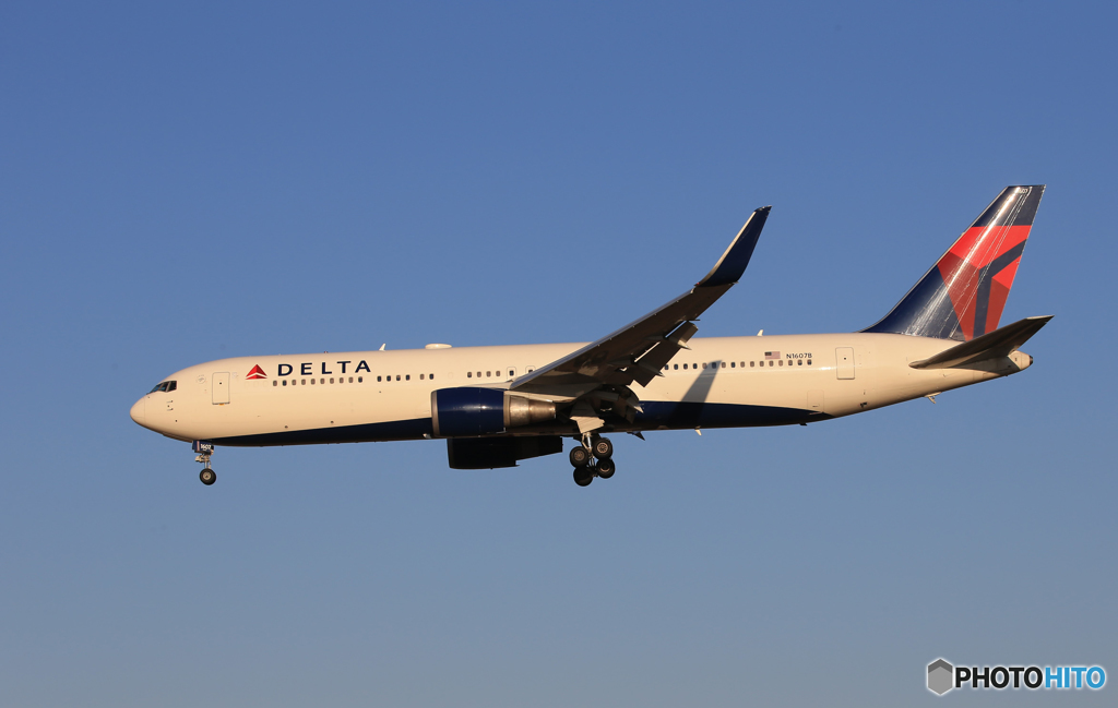 「群青色」 Delta A350-941 N1609B 着地前