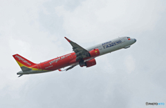 「スカイ」Vietjet A320-271N VN-A698 離陸