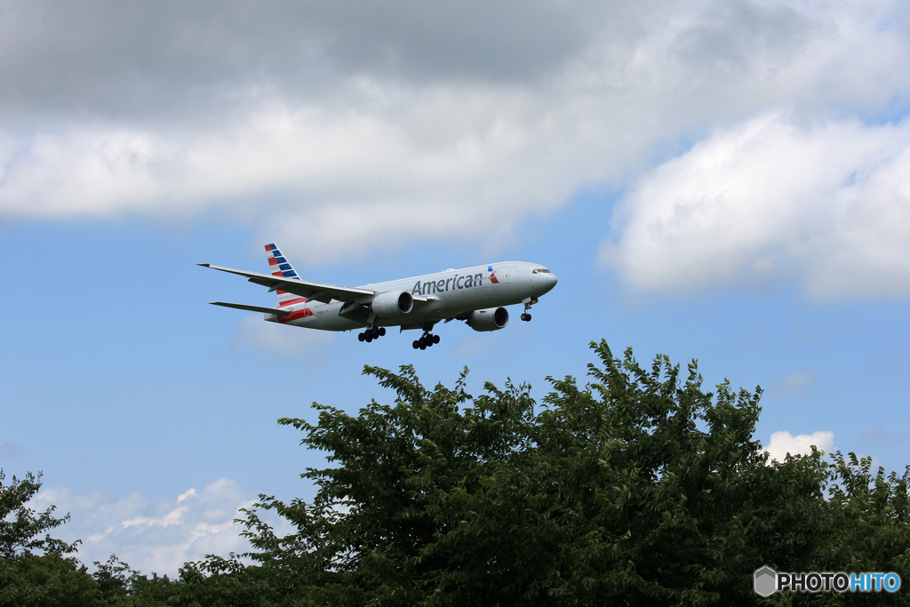 「曇り」? American 777-200 N758AN  Landing 