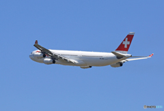 「晴れ」 SWISS A340-313 HB-JMA 飛ぶ