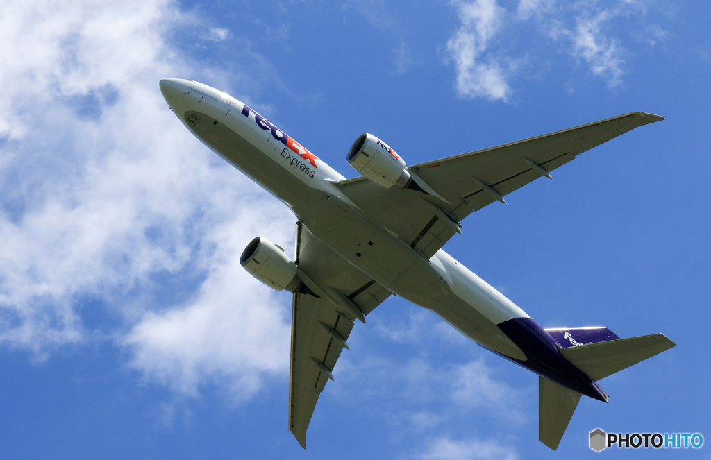 「真青の空」 FedEx 777-FS2 飛行