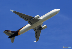 「青い空」が一番 UPS 767-34AF N358UP離陸