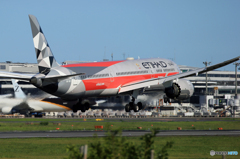 [青い空]　ETIHAD 787-9 A6-BLV  Landing