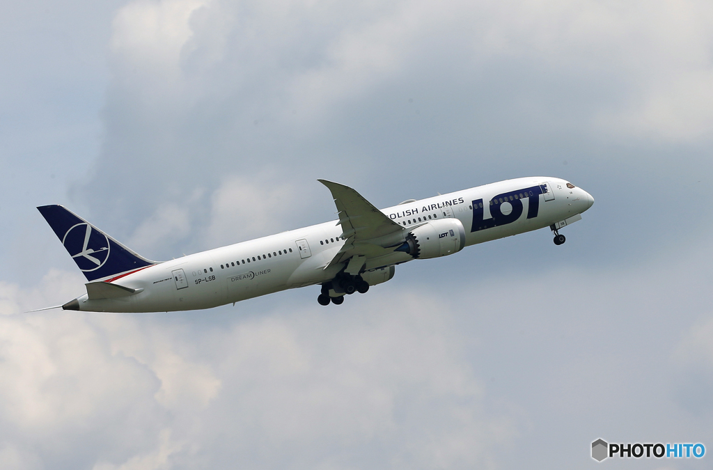 「令和」LOTポーランド 787-9 離陸します