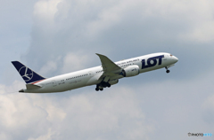 「令和」LOTポーランド 787-9 離陸します