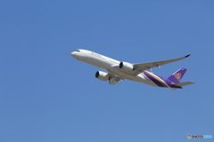 「良い空～」 THAI A350-941 HS-THK 出発です