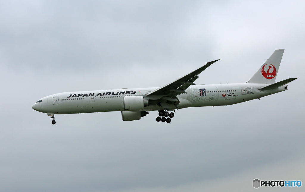 「雲」 JAL 777-346 JA731J Landing