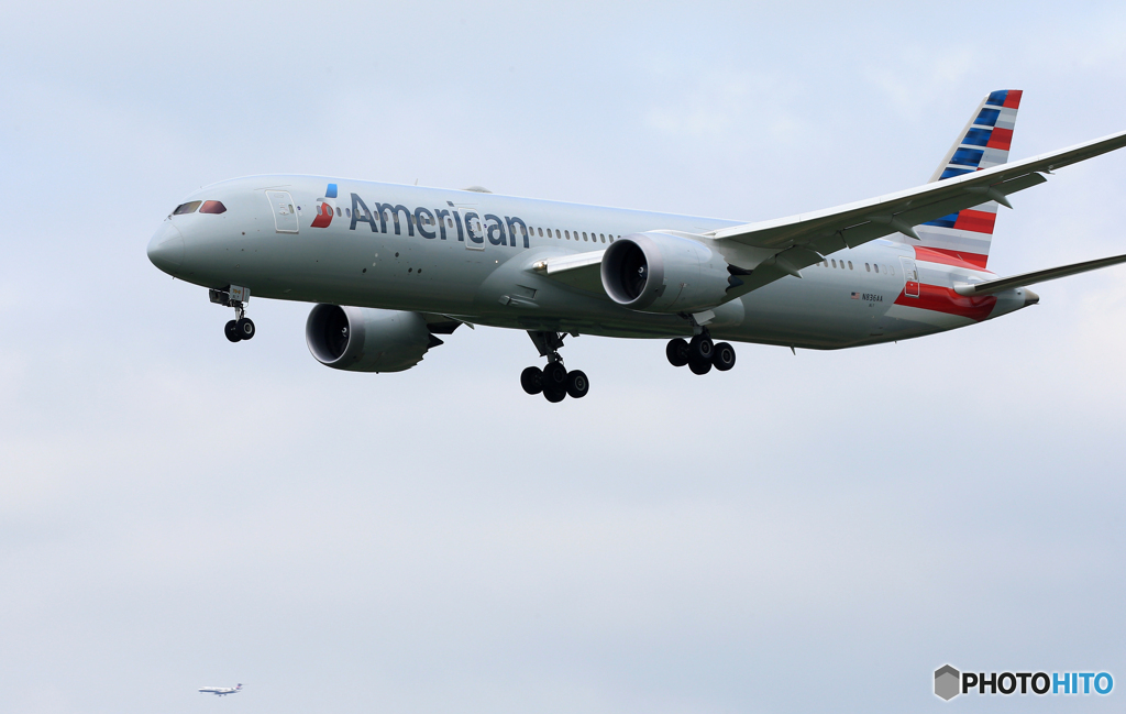「くもり」 American 787-8 N836AA Landing