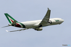 「青が大好き」 Alitalia A330-200 EI-EJI Takeoff