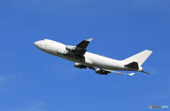 「青」 ホワイトアトラス747 ジャンボ Takeoff