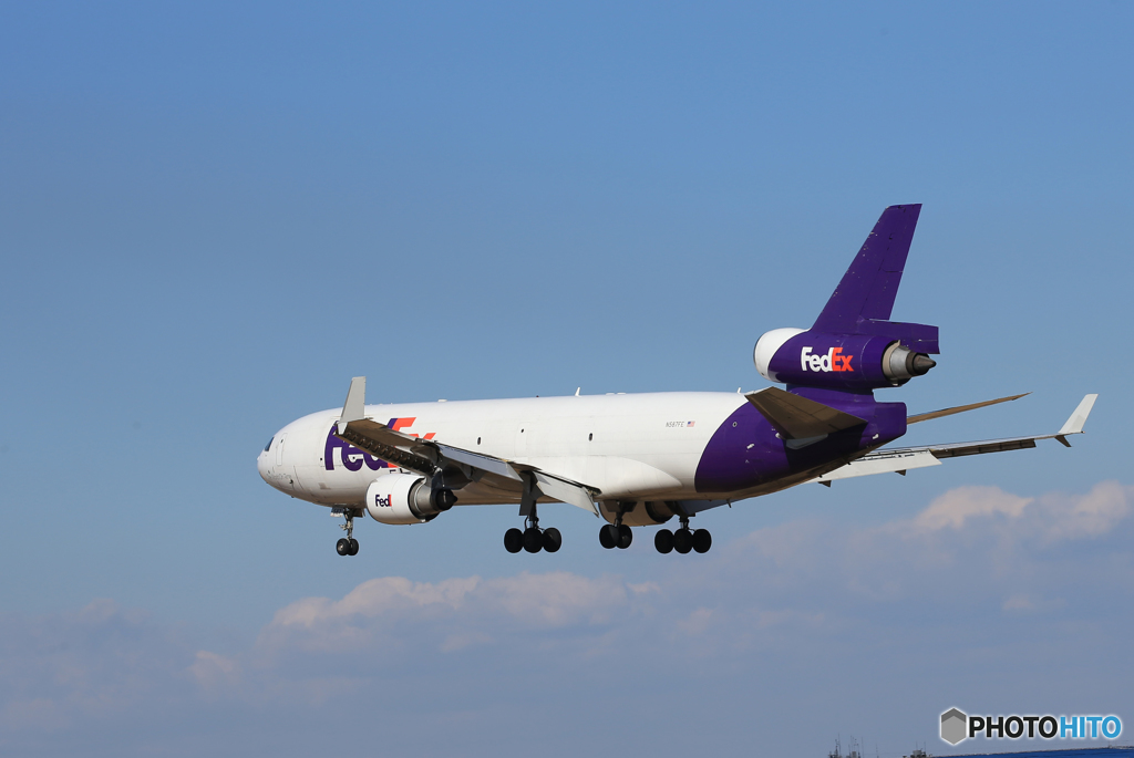 「群青」 FedEx MD-11 N587FE 着地前