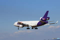 「群青」 FedEx MD-11 N587FE 着地前