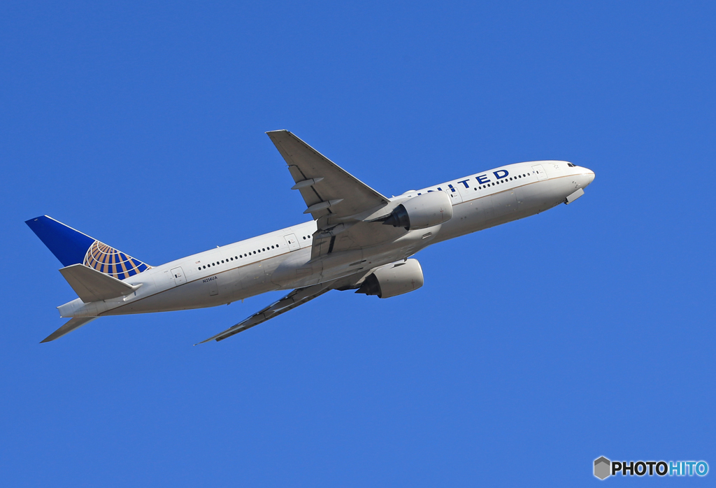 「良い空～」 UNITED 777-222 N214UA 飛ぶ